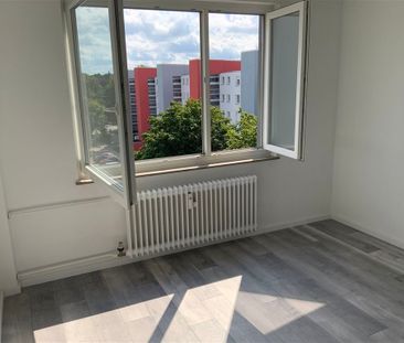 Helle, schön geschnittene 2-Zimmer mit Balkon in der grünen Gartens... - Photo 2