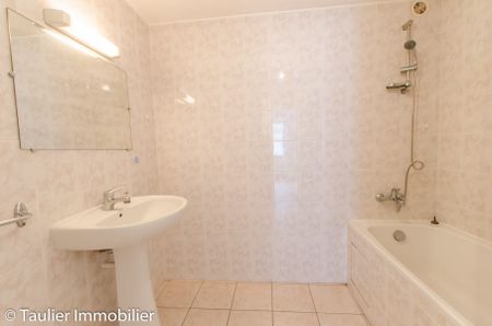 Location Appartement 3 pièces 68m² ST MARCELLIN 38160 - Photo 3
