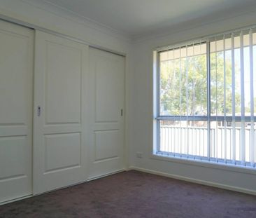 Low Maintenance 3 Bedroom Home - Photo 2