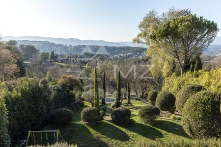 MOUGINS - Au centre du vieux village - Maison Atypique - Photo 4