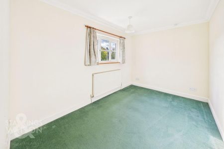 3 bedroom semi-detached house to rent - Photo 5