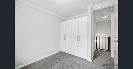 Renovated townhouse - Photo 3