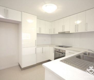 Modern & Spacious Two-Bedroom Apartment in Mount Gravatt East - Photo 5