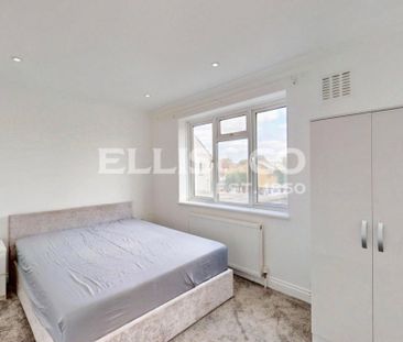 Thorn Close, UB5, Northolt - Photo 3