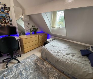 5 bedroom House To Let - Photo 4