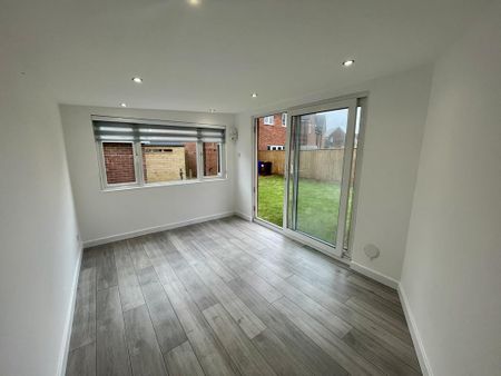 3 bedroom semi-detached house to rent - Photo 2