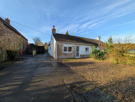 2 bedroom semi-detached bungalow to rent - Photo 3