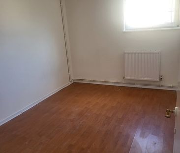 2 Bed Flat, Hoskins Close, E16 - Photo 2