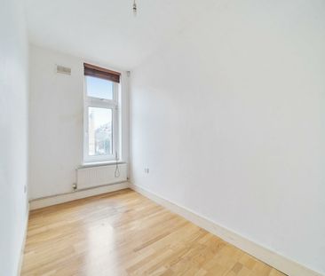 2 Bed Penthouse, Queens Park, NW6 - Photo 2