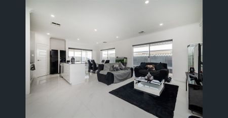 Modern 3x2 Family Home – Low Maintenance Living! - Photo 2