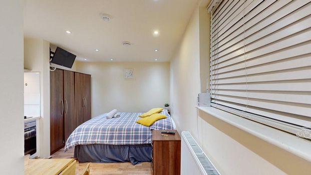 Studio to rent - Photo 1