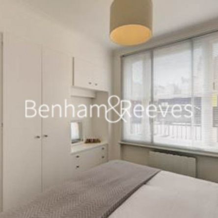 2 Bedroom flat to rent in Hill Street, Mayfair, W1J - Photo 1