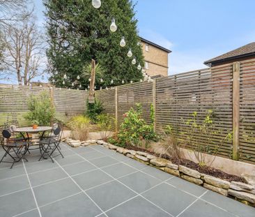 SHORT LET: A contemporary three bedroom detached house, with off st... - Photo 1