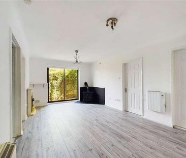 Effingham Lane, Copthorne, West Sussex, RH10 - Photo 2