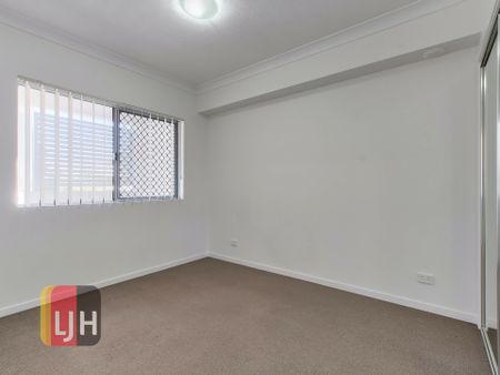 MODERN, AIR CONDITIONED 2 BEDROOM UNIT - Photo 2