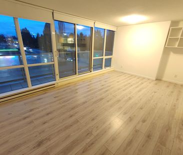 Park Place 1 Bedroom with Large Balcony - Photo 2