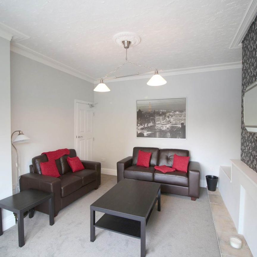 Rosemont Avenue (room 2), Bramley, Leeds - Photo 1
