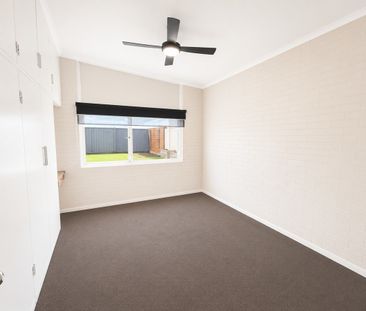 3 Bedroom Modern Home - Photo 3