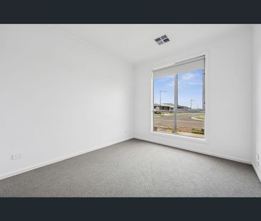 27 Stallion Street, Munno Para West, SA 5115 - Photo 4