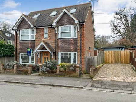 3 bedroom detached house to rent - Photo 2