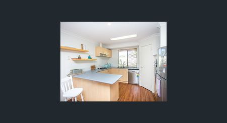Beautifully presented 3 bedroom home - Photo 2