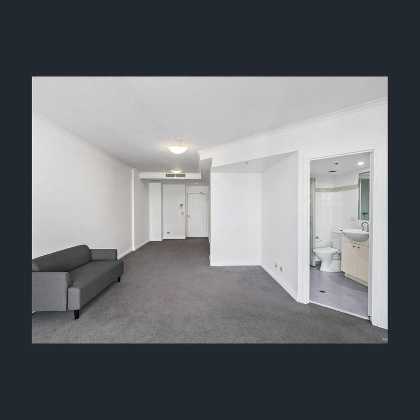 Beautifully positioned in the heart of Chatswood City - Photo 1