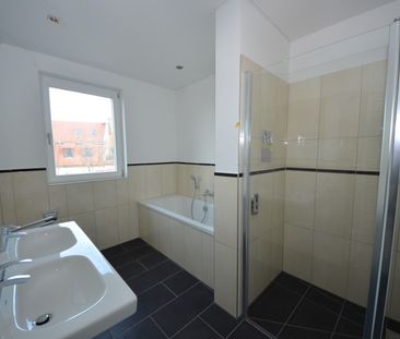 Hochwertige Dachgeschosswohnung im Neubau mit riesiger Dachterrasse ! - Photo 6