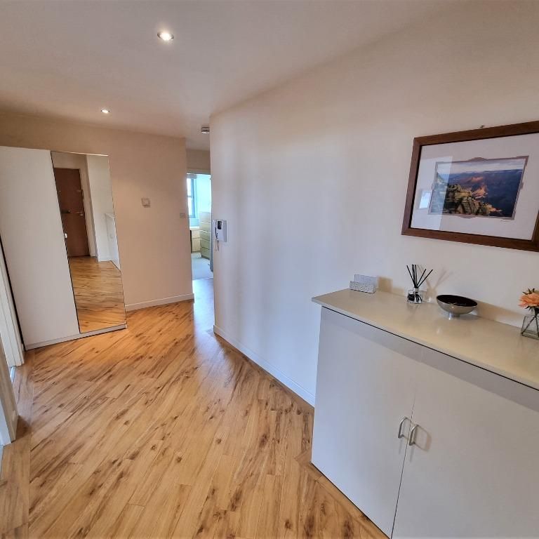 3 bedroom flat to rent - Photo 1