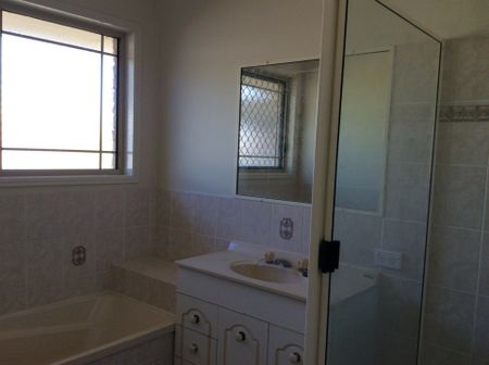 BRIGHT, SPACIOUS & COASTAL COMFORT � YOUR BARGARA FAMILY HOME AWAITS - Photo 3