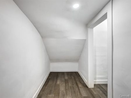 Ville-Marie: Logement de 3 chambres (1200 pc) complètement rénové offert en location semi-meublée. - Photo 5