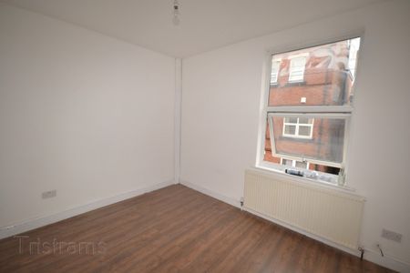 4 bed Mid Terraced House for Rent - Photo 2