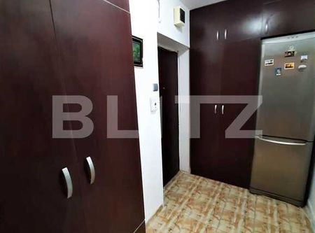 Apartament cu 2 camere, decomandat, 50 mp, zona Aleea Meses - Photo 4