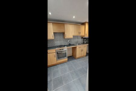 3 Bed End Terrace, Page Avenue, NG5 - Photo 4