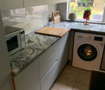 1 bedroom in a house share to rent - Photo 3