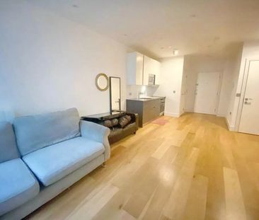 Studio Flat, Trinity Square, TW3 - Photo 6