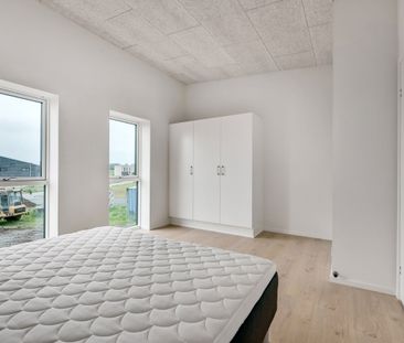 Indflytningsklart enderækkehus med udsigt over grønne arealer. - Photo 1