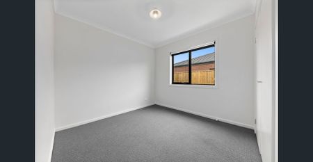 Opposite a Park in a Prime Location! - Photo 4