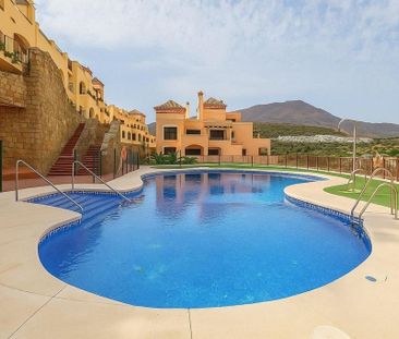 3 room luxury Flat for rent in Estepona, Andalusia - Photo 5