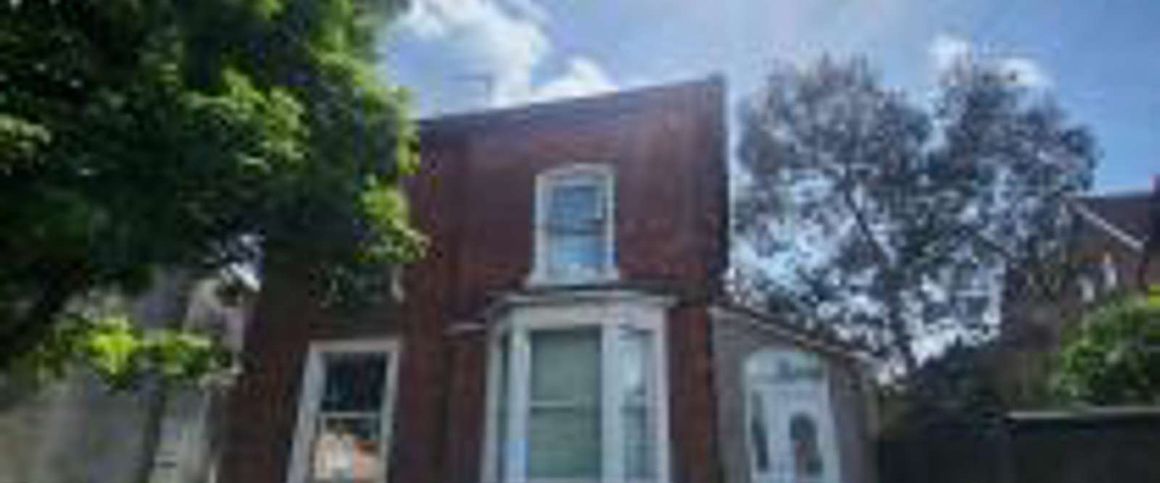 Huntly Road Room 3 - Photo 1