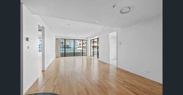 Spacious Two Bedroom Art Deco Apartment - Photo 1