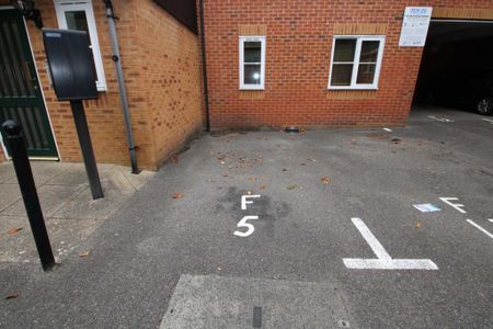 2 bed Ground Floor Flat for rent - Photo 5