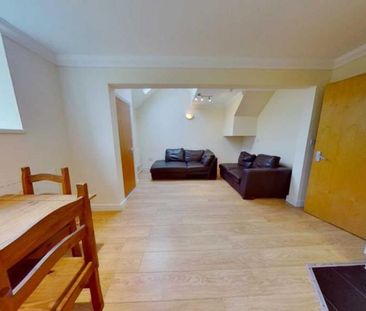 4 bedroom flat to rent - Photo 3