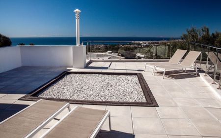 Luxury Townhouse for rent in Marbella, Andalusia - Photo 2