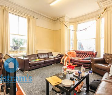 8 bed End Terraced House for Rent - Photo 1