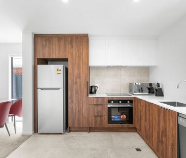 Chic 2BR Brand-new Townhouse in Bishopdale! - Photo 5