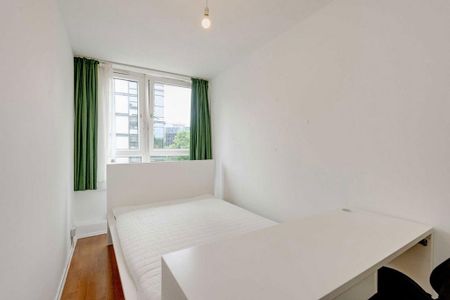 4 bedroom flat to rent - Photo 5