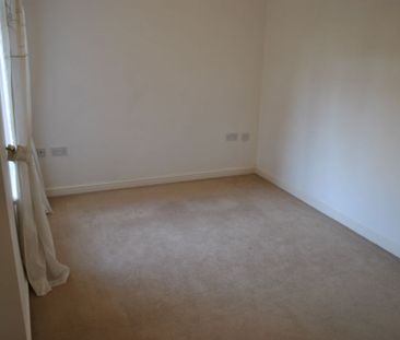 2 Bedroom Flat - Photo 2