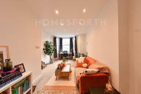 2 Bedroom Flat - Photo 2