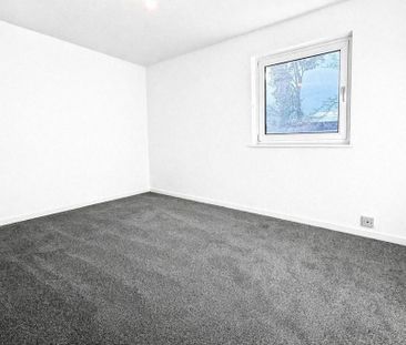 4 bedroom end of terrace house to rent - Photo 4