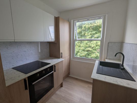 A Newly Refurbished Two Bedroom Apartment - Photo 1